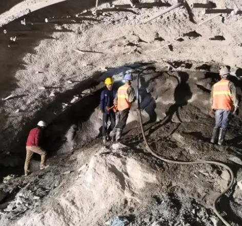 吉首拱顶带模注浆料的施工流程及注意事项
